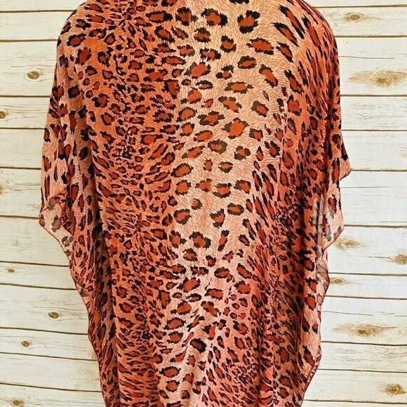 CASTAWAY Women Short Batwing Sleeve Pull Over Animal Print Shirt Size 14/XL-NWT - Picture 8 of 11